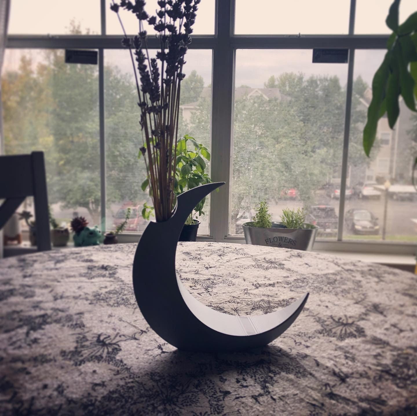 Minimalist Moon Vase / Modern Decorative Vase for Home Decor / Elegant Display Piece - Free Shipping